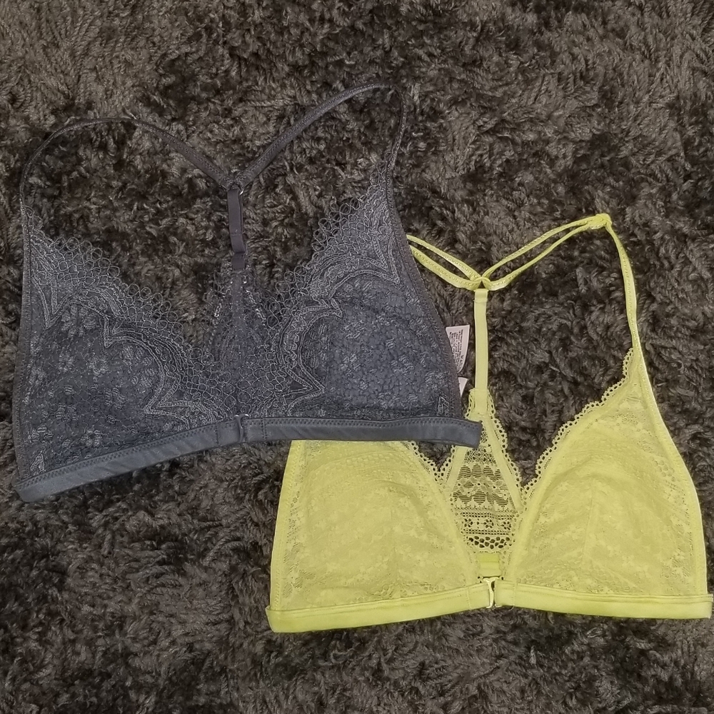 SOLD🖤BUNDLE VS Bralettes 🖤